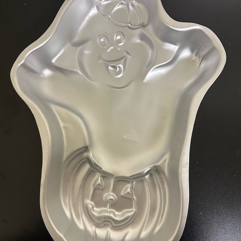 Wilton Silver Ghost Cake Pan